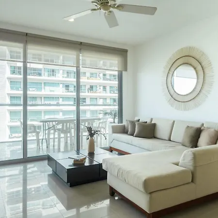 Impeccable 2Br With Charming Balcony In Sunset Beach